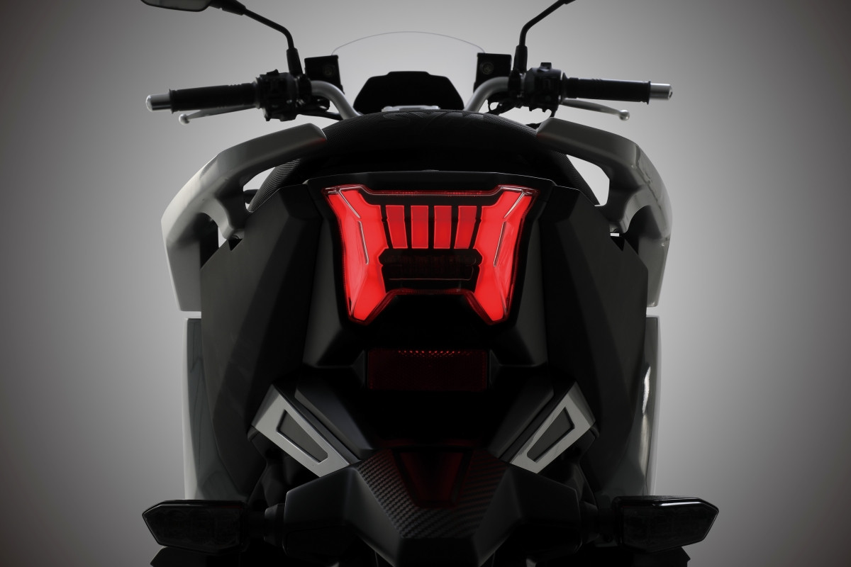 SYM_ADX_125_motorscooter_abs_vloeistofgekoeld_125cc_zwart