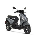 Piaggio 1 elektrische scooter. grijs
