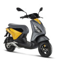 Piaggio 1 elektrische scooter. grijs geel
